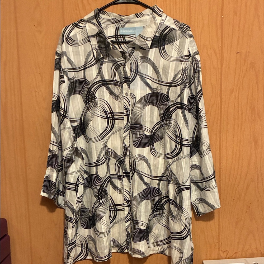 Liz & Me Black and White Patterned Blouse